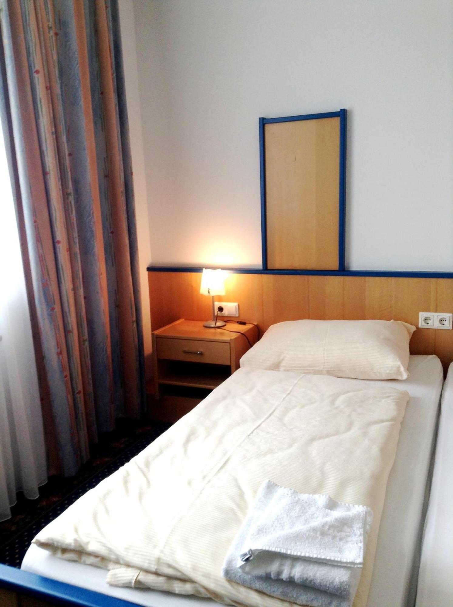 Hotel Thalinger Hof à Kronstorf Extérieur photo